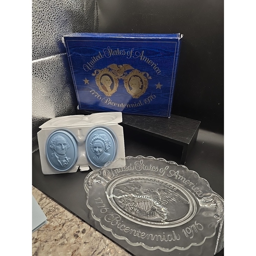 United States of America 1776 Bicentennial USA Glass Plate & Soap Set Avon